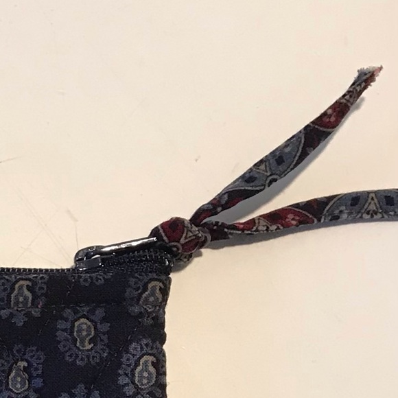 🎉HP!🎉VERA BRADLEY Navy Zip Pouch 4”x9” - Picture 5 of 7